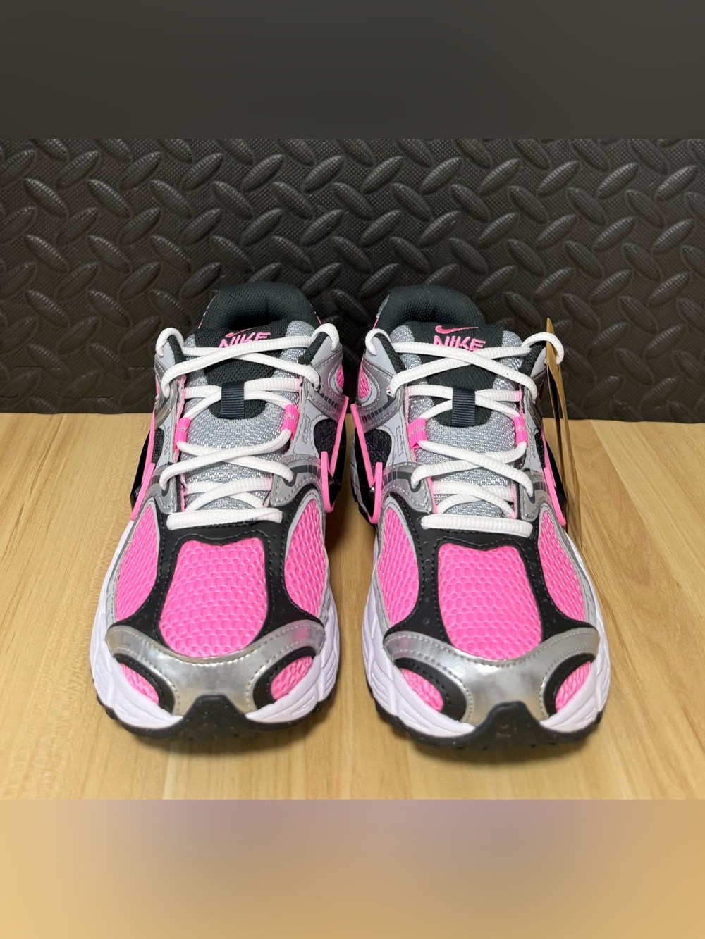 Nike V5 RNR Runner Pink Spell Anthracite Sneakers HQ7901-601 Womens Size 7.5 - Picture 2 of 6